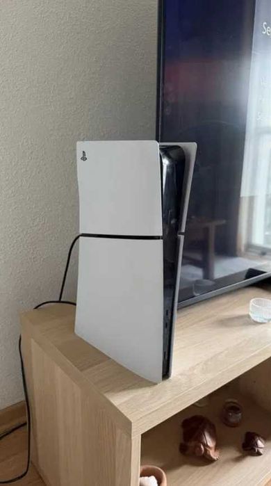 PS5 Digital 1TB + 3 Comandos Oficiais