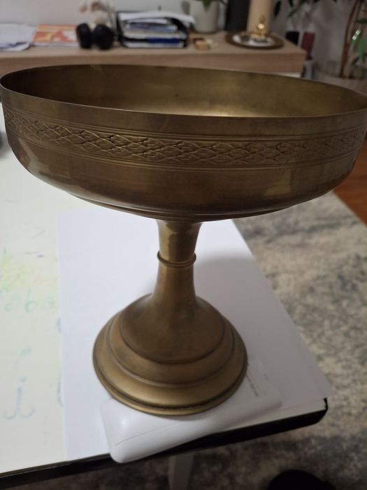 Copo de latão antigo