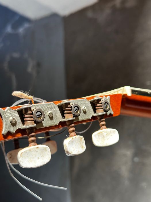 Guitarra Clássica Espanhola RITMO (Cadete) + Estojo Incluído