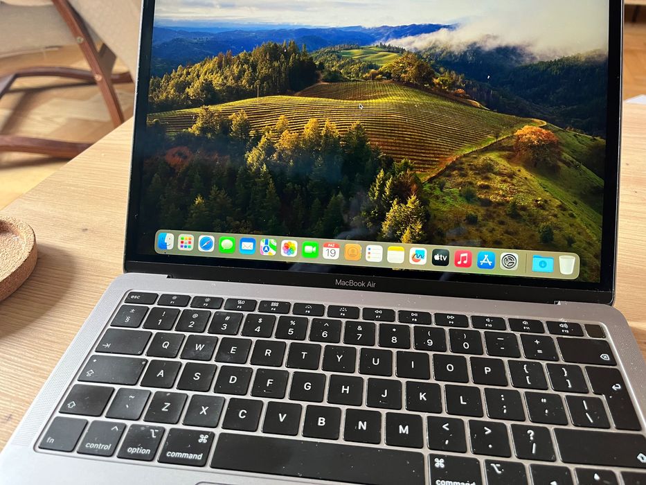 MacBook Air 13 - 2019 / 128 SSD / 8GB RAM