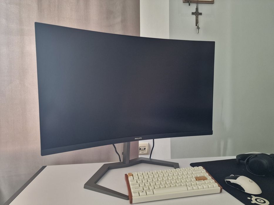 Monitor PHILIPS Evnia 5000 32M1C5200W 31.5" 1920x1080px 240Hz 0.5  ms