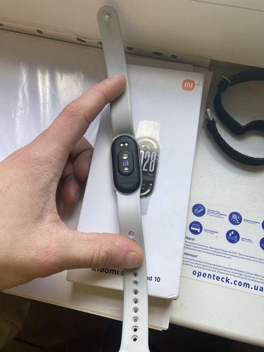 Продам годинник Mi band 10