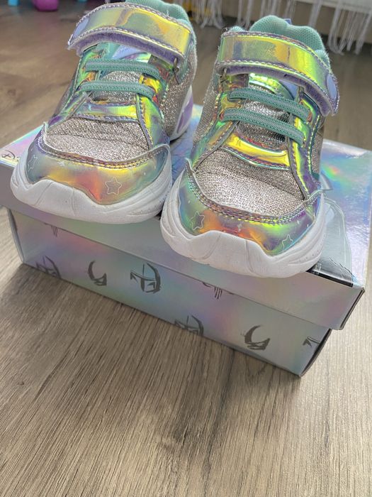 Дитячі кросівки для дівчинки