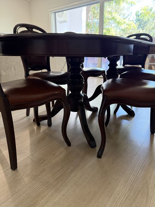 Mesa de jantar extensível + 8 cadeiras