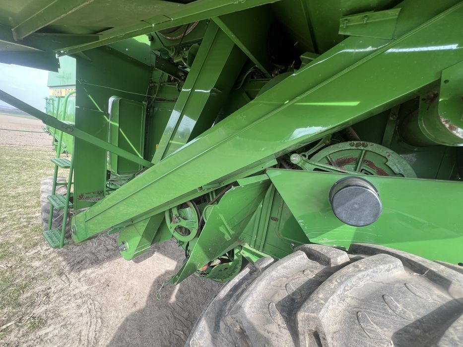 Свіжопривезений комбайн JOHN DEERE 1157 жатка Шумахер
