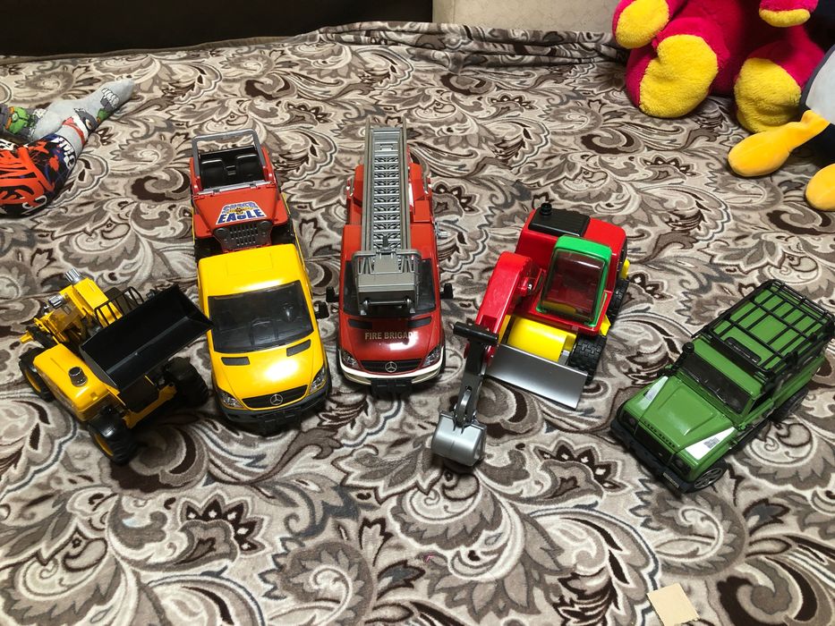 Машини спецтехніка Bruder