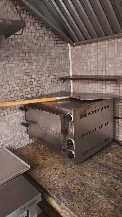 Piec dwukomorowy szamotowy używany, na 2 pizze 35 cm, Łopata gratis