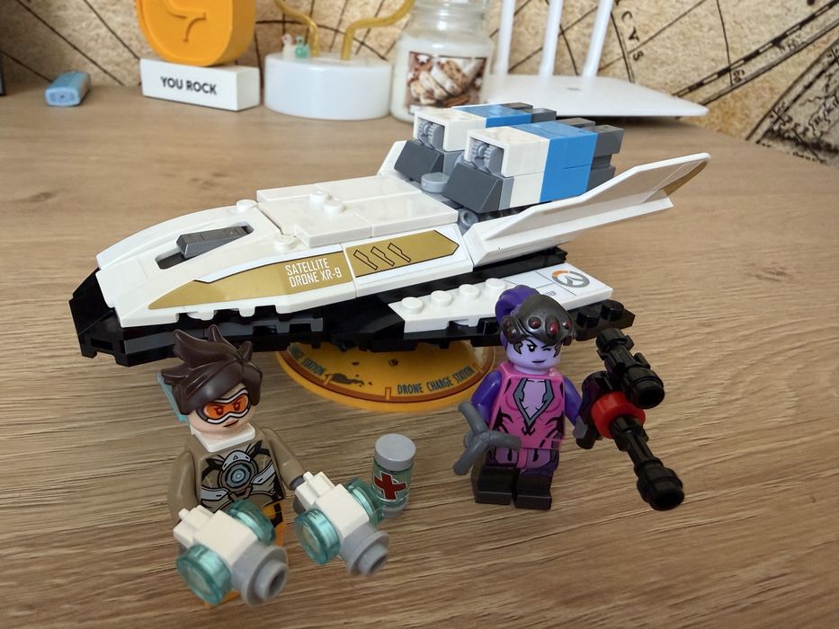 Lego Overwatch Трейсер проти Вдови