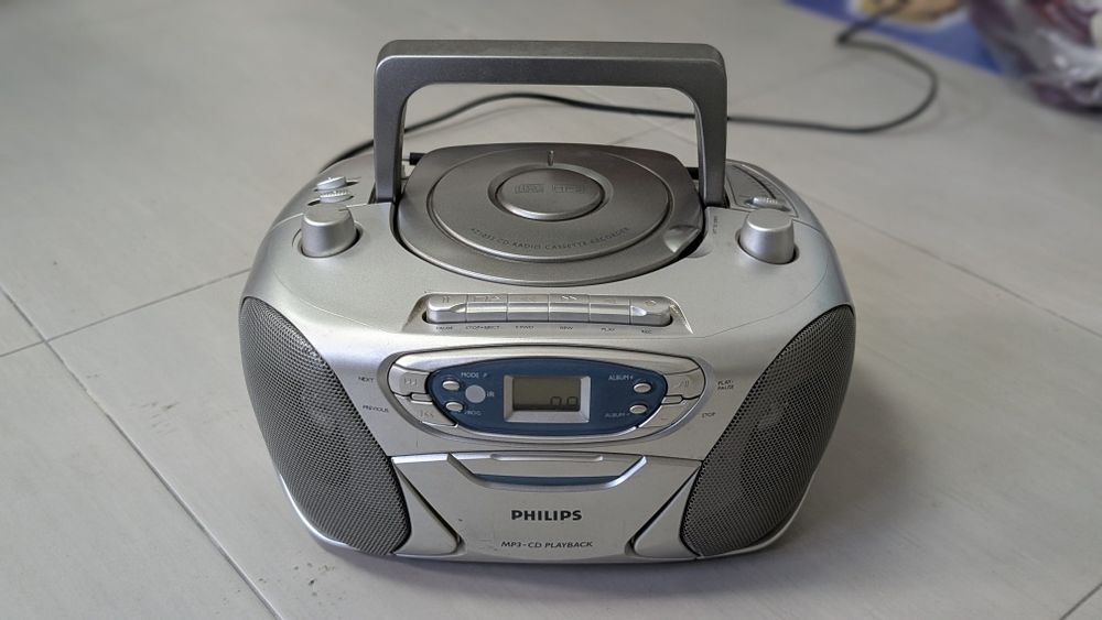 Radio com leitor de CD e cassetes