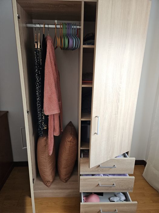 Conjunto de 4 móveis novos de  vários modelos.