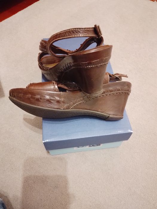 Sandalias de cunha Pierre Cardin