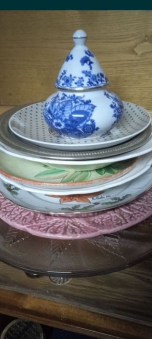 louça dás 7 fotos de louça variadas em bom estado mais de 100 peças