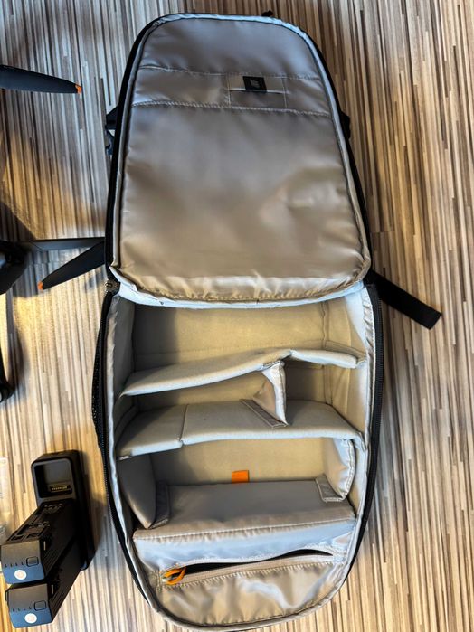 Dron DJI Mavic 3 Classic z akcesoriami.