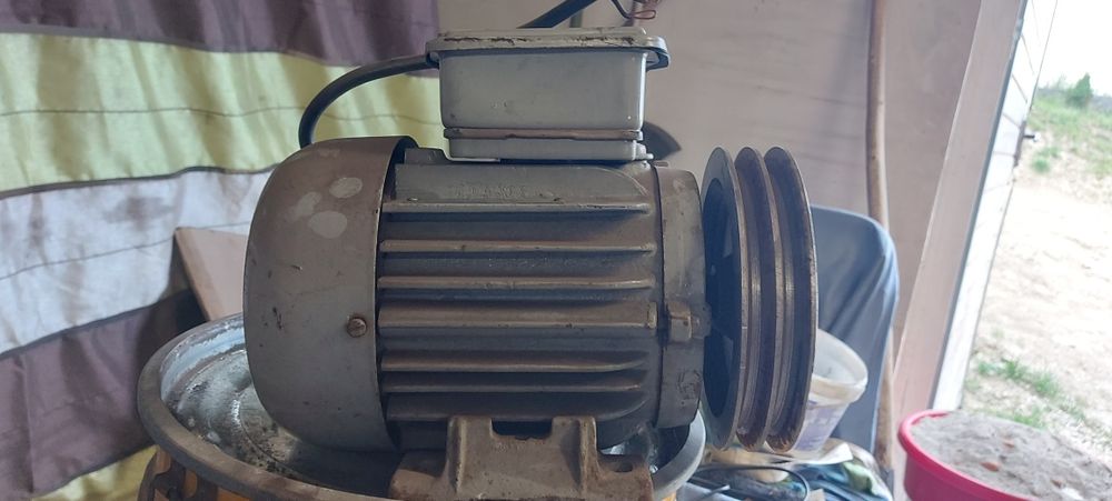 Silnik 1.1 kw solidny s1