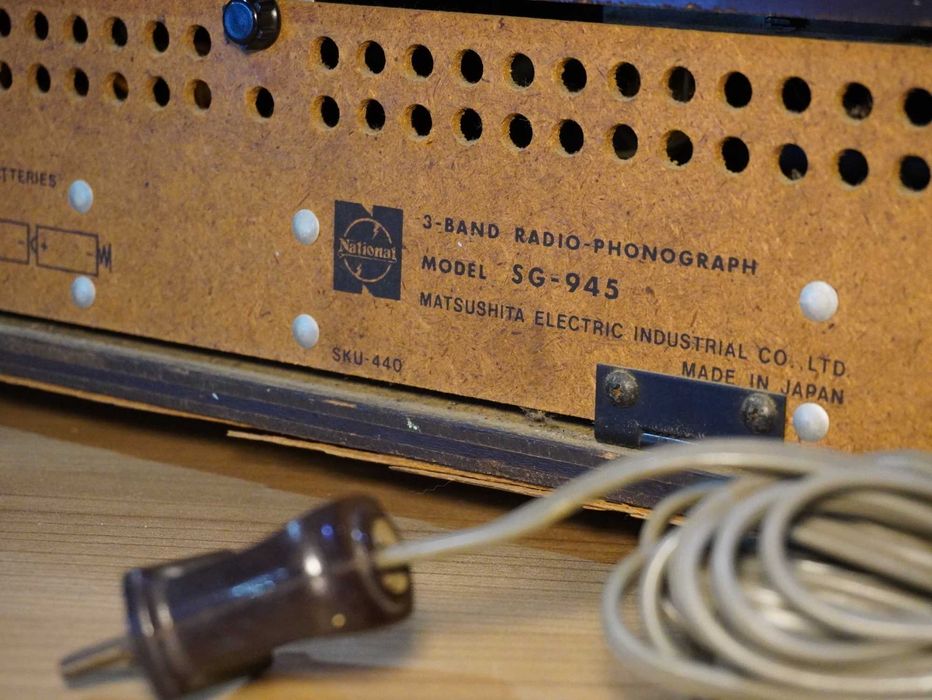 SG-945 Radio-Phonograph