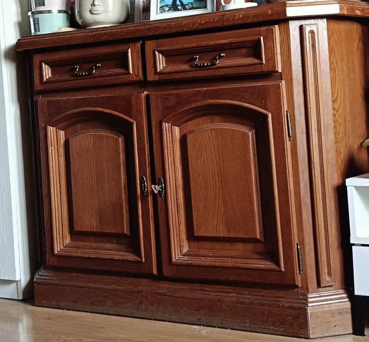 OKAZJA! Zestaw solidnych mebli DĘBOWYCH – Duża komoda + Słupek