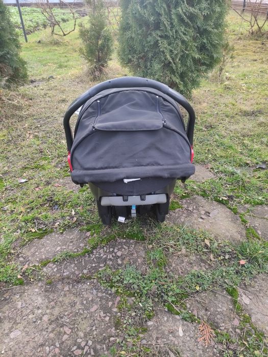 Дитяче автокрісло 0+