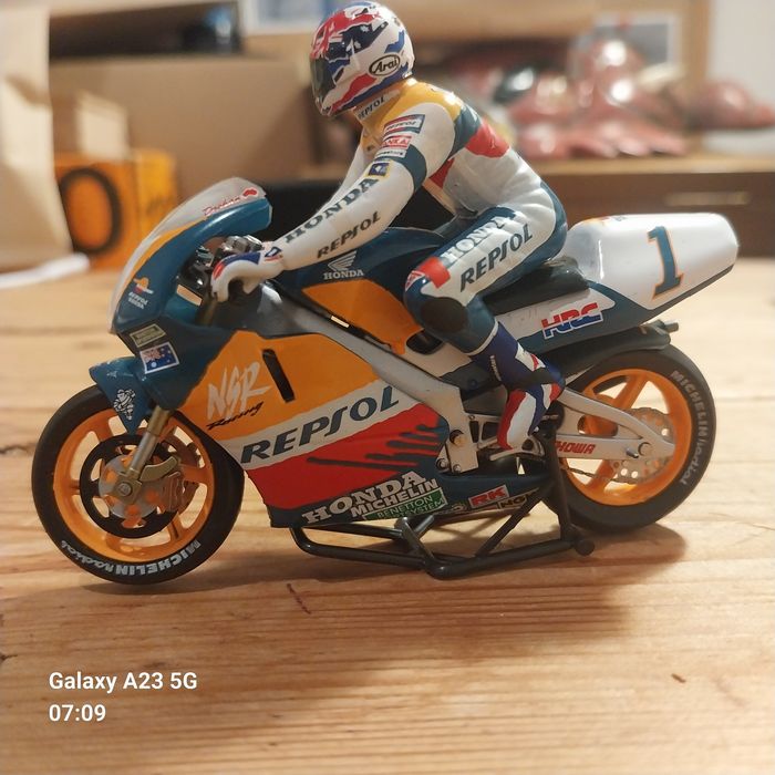 Miniatura Honda NSR 500 Repsol HRC 1:24 - Onyx (Mick Doohan)