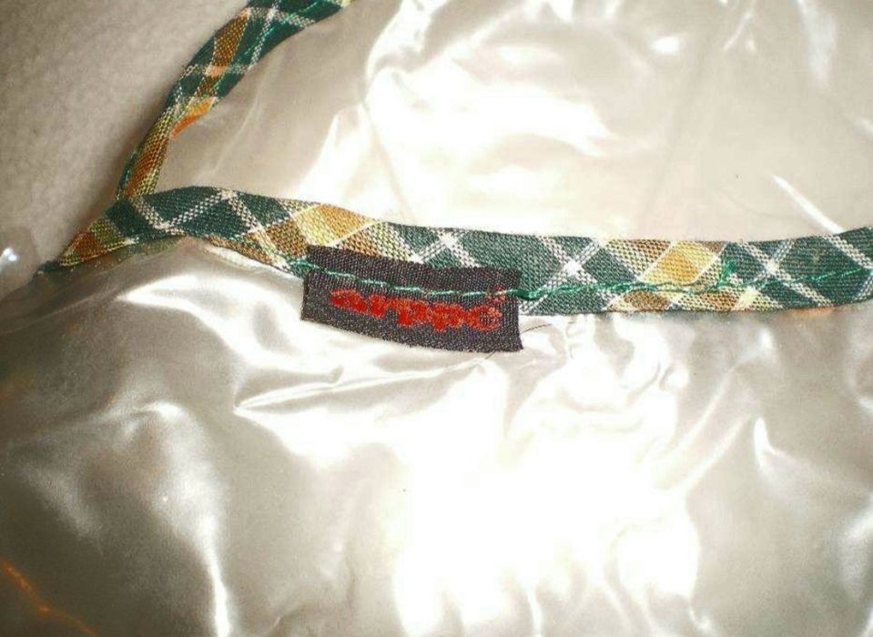 Dois fatos impermeáveis p/ cão ou gato, tam. XS
O verde