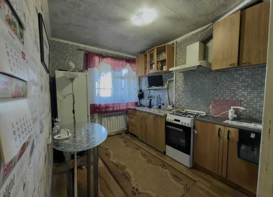 1 кім в ЦЕГЛІ та СЕРЕДНІЙ поверх СЛОБОЖАНСЬКИЙ (Газети Правда)(714782)