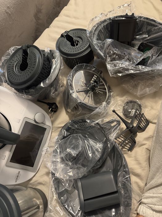 Bimby tm6 com todos os acessórios 1.400€