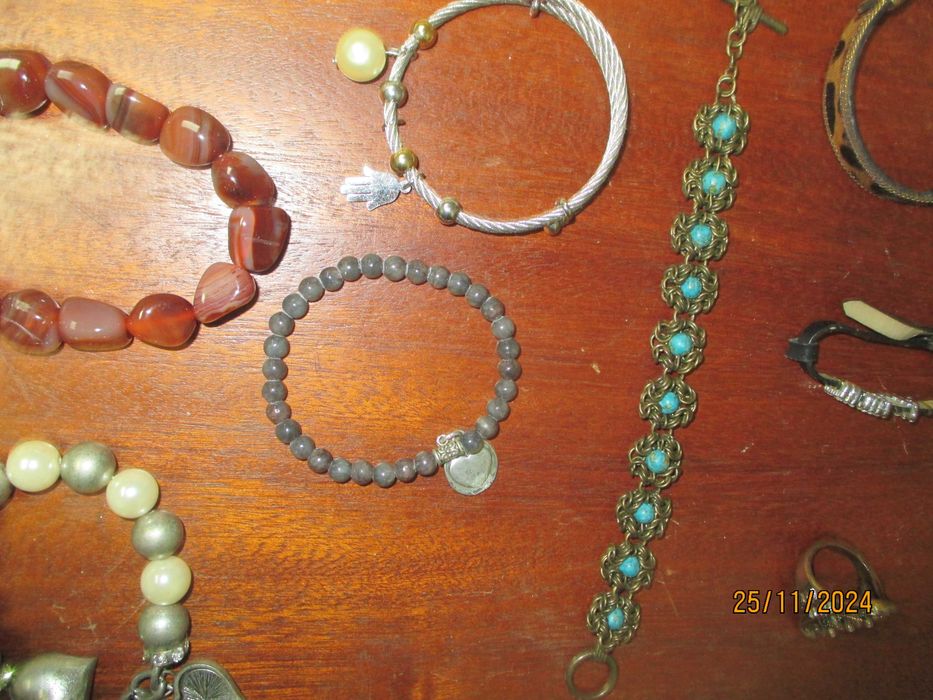 Bijuteria - 7 pulseiras e 1 anel