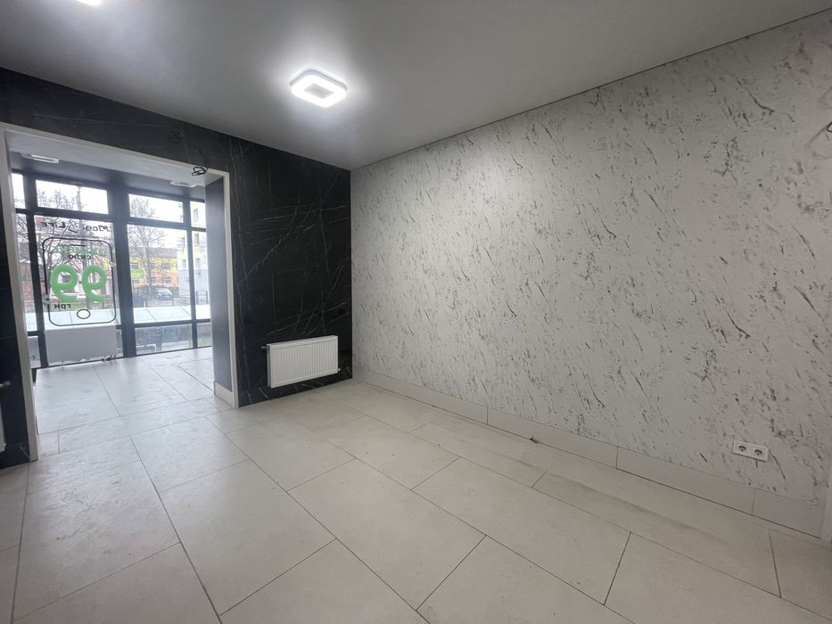 Під шоурум або магазин