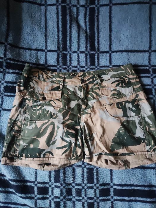 Spodnie krótkie Raw G-Star 

Stan BDB 

długość całkowita: 37 cm
szer