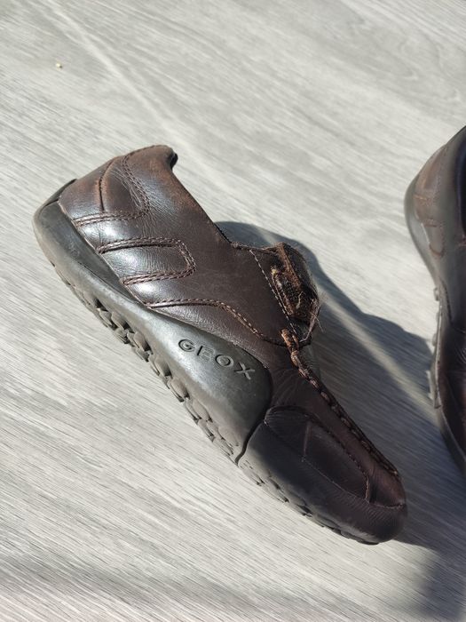 Sapatos castanhos geox tamanho 30