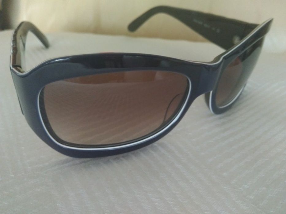 Vendo óculos de sol azuis e brancos da Missoni - como novos