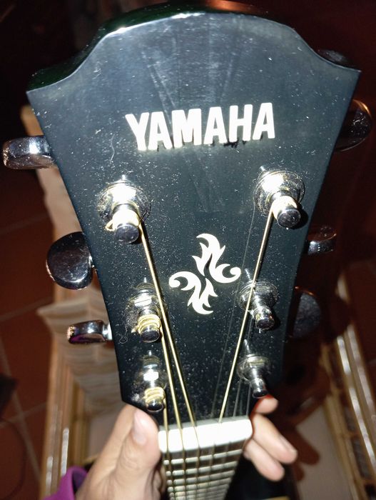 Guitarra Yamaha APX 600