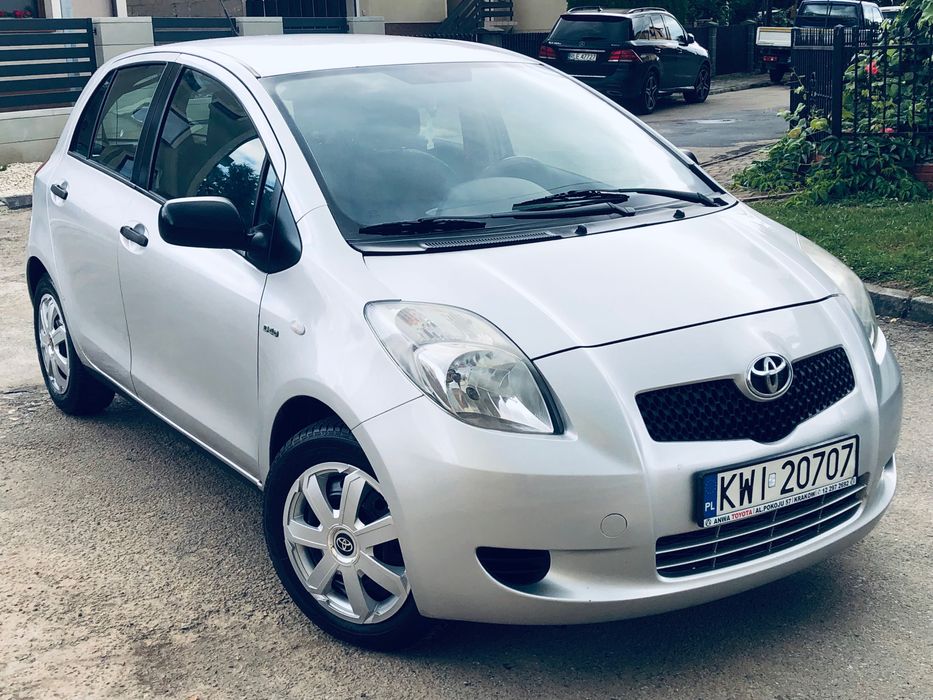 Toyota Yaris / 1.4 DIESEL / 5-drzwi / srebrzysta