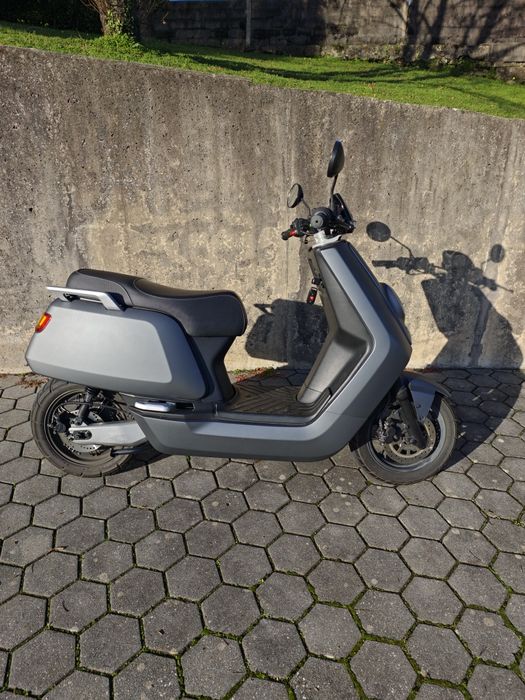 Mota Scooter Elétrica NiU N1S C/Nova