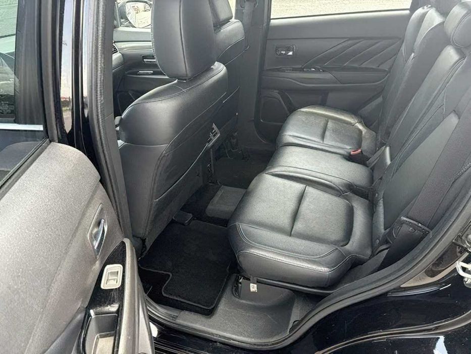 Mitsubishi Outlander Hybrid      2022