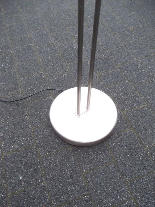 Lampa stojąca podłogowa