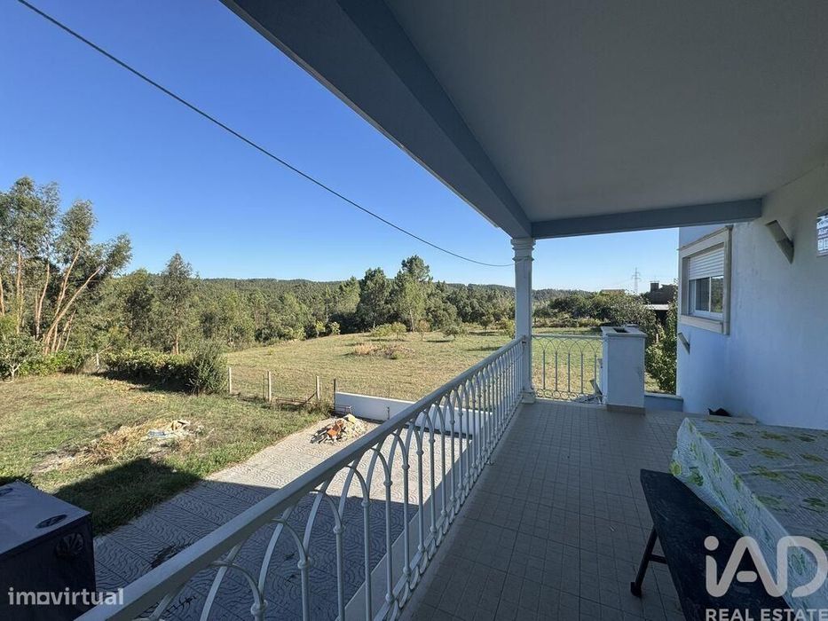 Moradia isolada T4 em Serra e Junceira de 204,5 m2