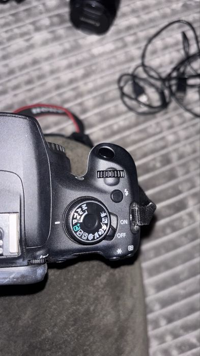 Máquina fotográfica CANON 1200D