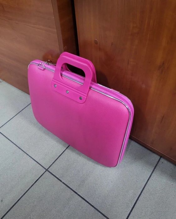 Aktówka różowa na laptop 15,6 cali wymiary 40×29 cm