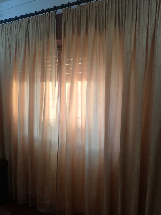 Conjunto de 4 Cortinados e pano de camilha