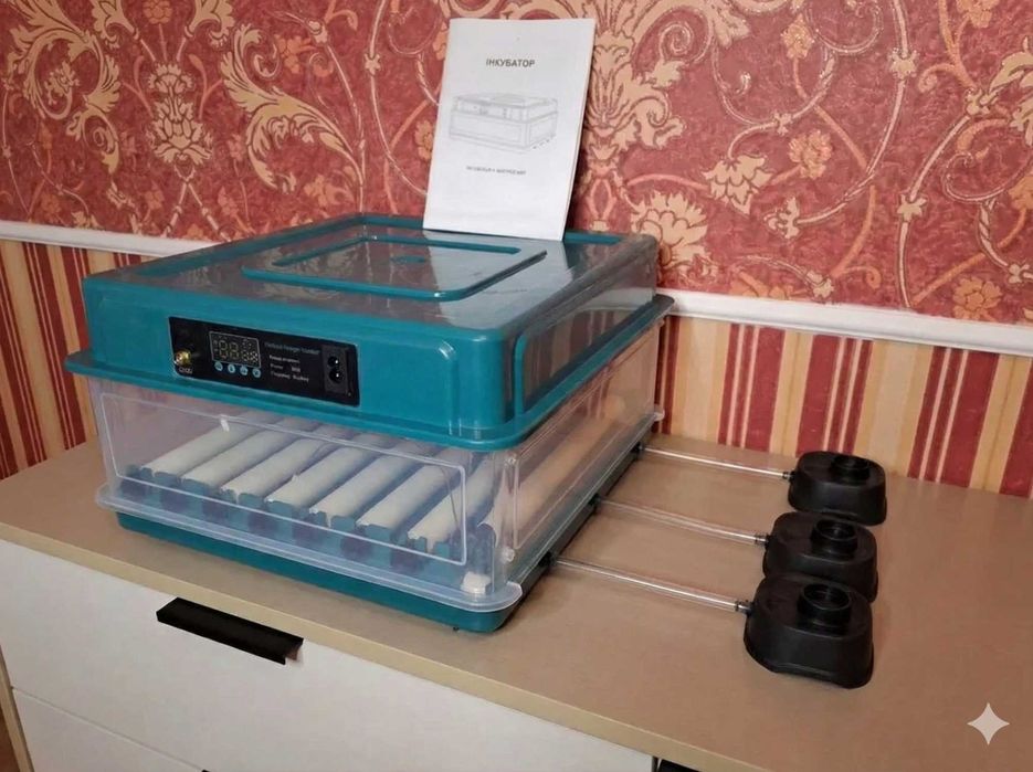 Інкубатор для яєць автономний , 12–220В, захист блекаут 70-400 яєць