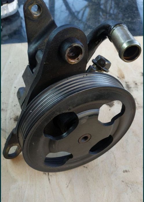 ГУР Мазда премаси 1.8i  насос гур Mazda premacy