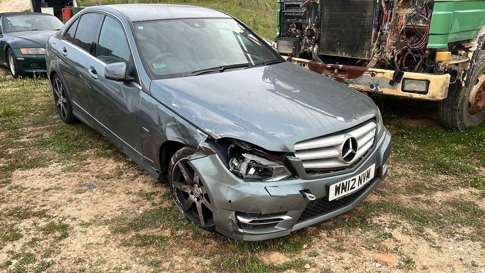 2012 Mercedes-Benz C220 CDI Sport (vendido completo)