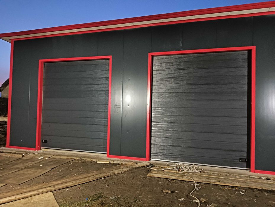 Hale/Garaże obiekty z płyty warstwowej