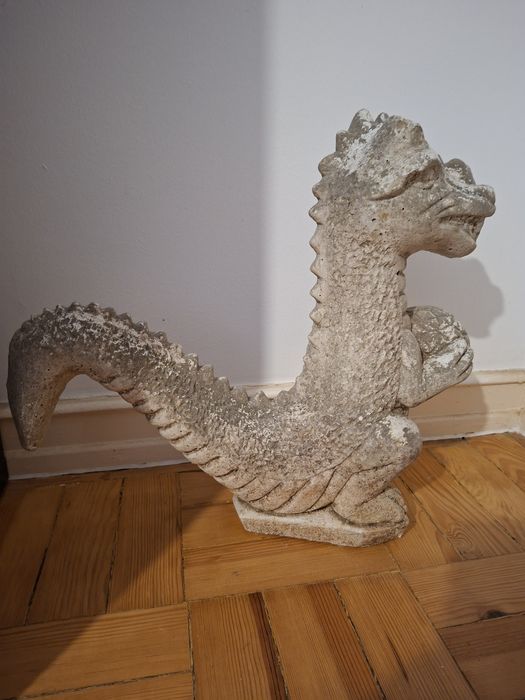 Dragão estátua em cimento