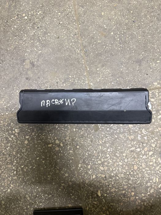 Подушка пасажира в коліна Chevrolet Bolt Volt 16-21 42457827