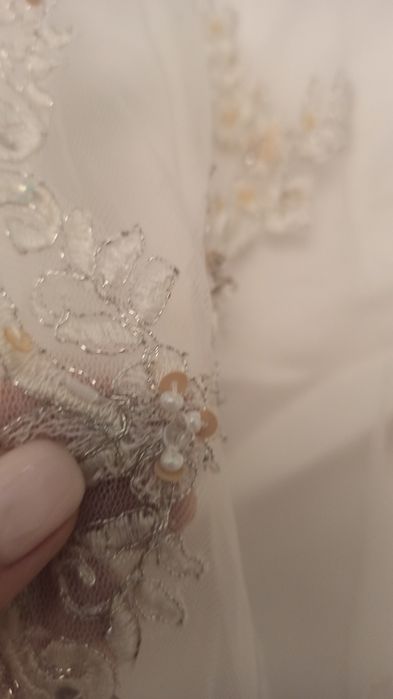 Весільна сукня зі шлейфом