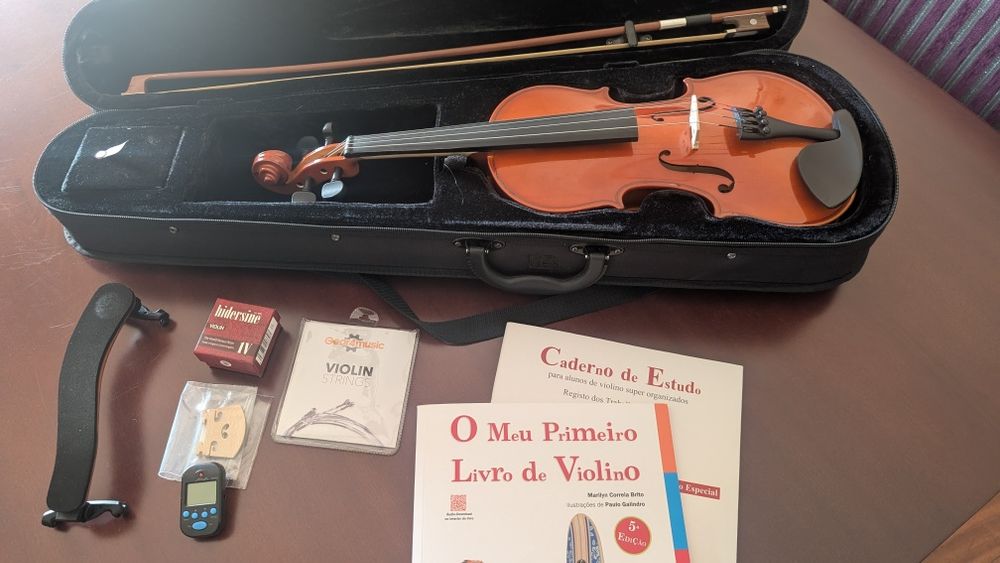 Vendo violino 3/4 como novo com case e extras