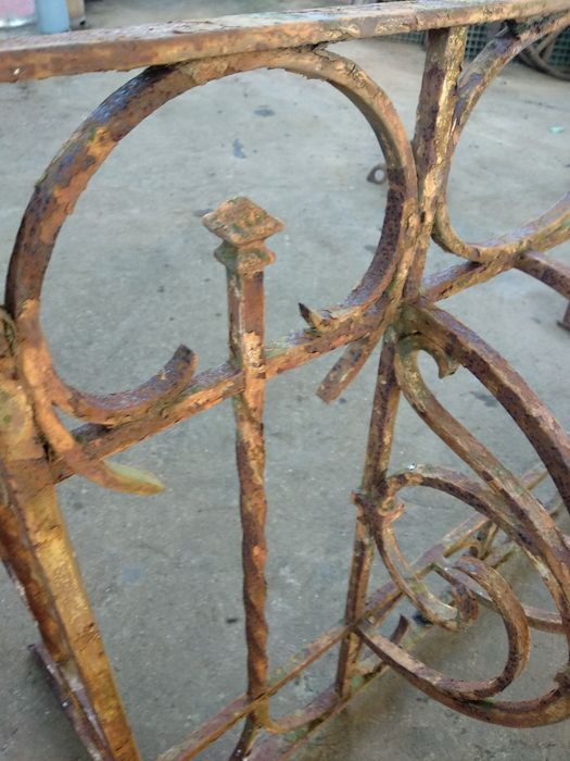 Grade de varanda em ferro antiga