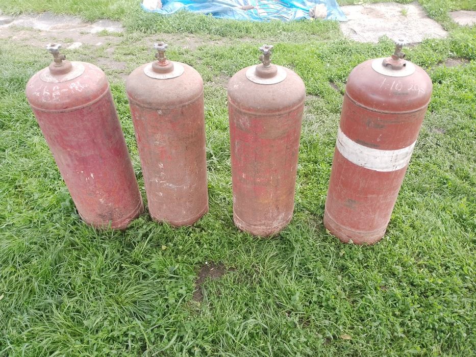 Продам 4 газових балонів