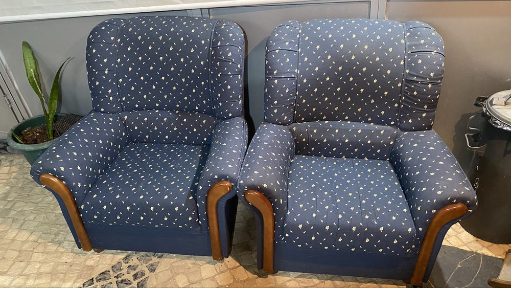 dois sofas individuais em otimo estado